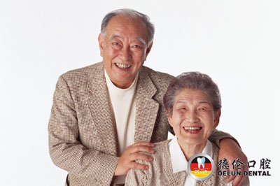 让老年人享受无痛拔牙--广州德伦口腔