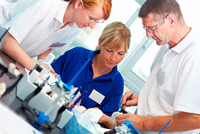 德伦口腔专家讲解关于美容冠的技术疑问--广州