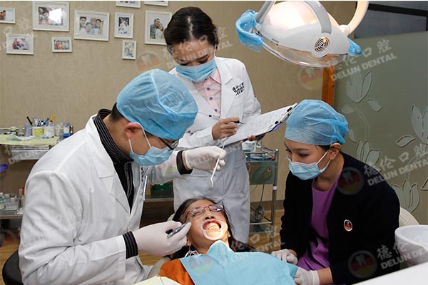 连孙子看了都躲,拿什么拯救那又缺又黄的牙?_