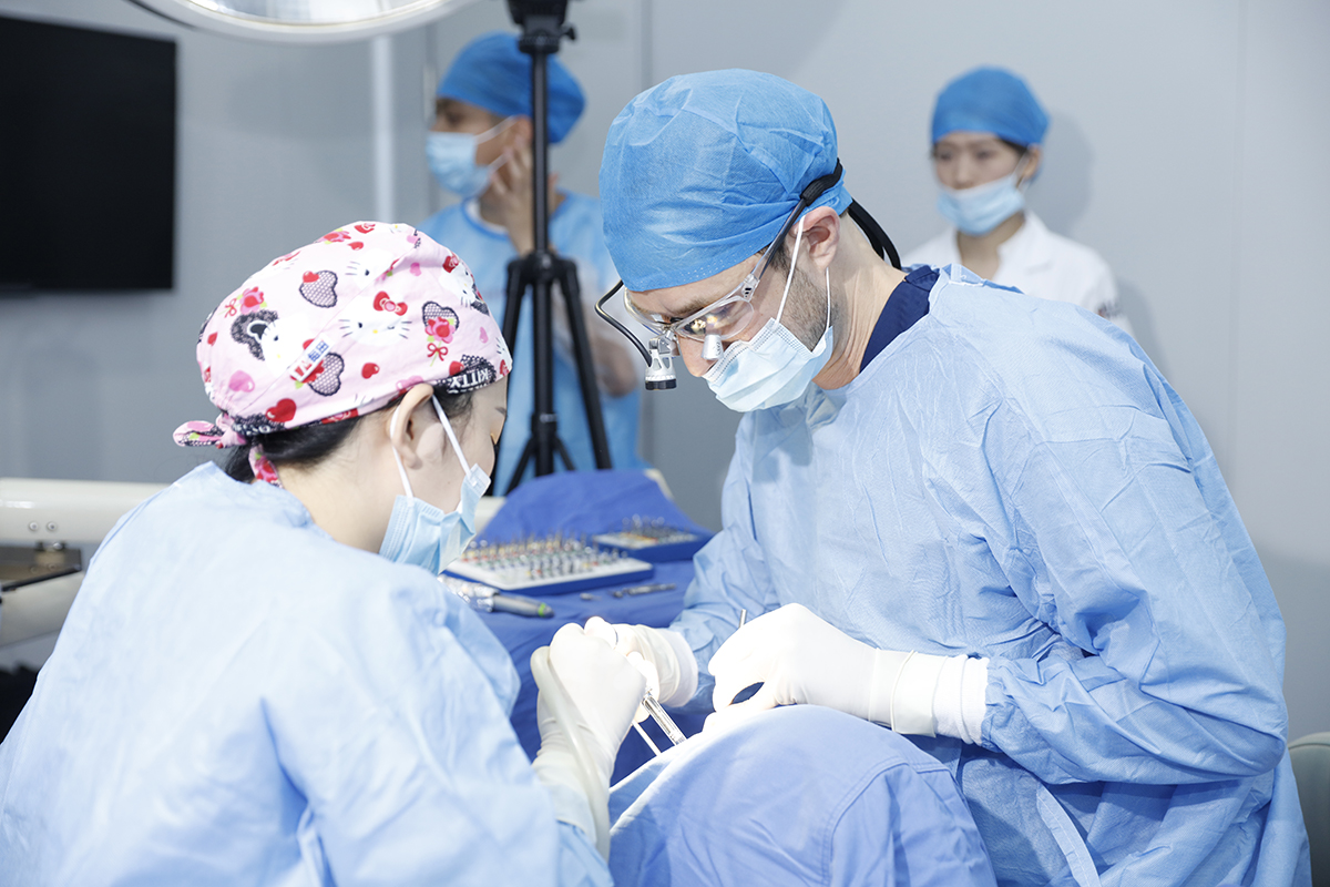 广州种牙 为什么连医生也爱选择这家医院